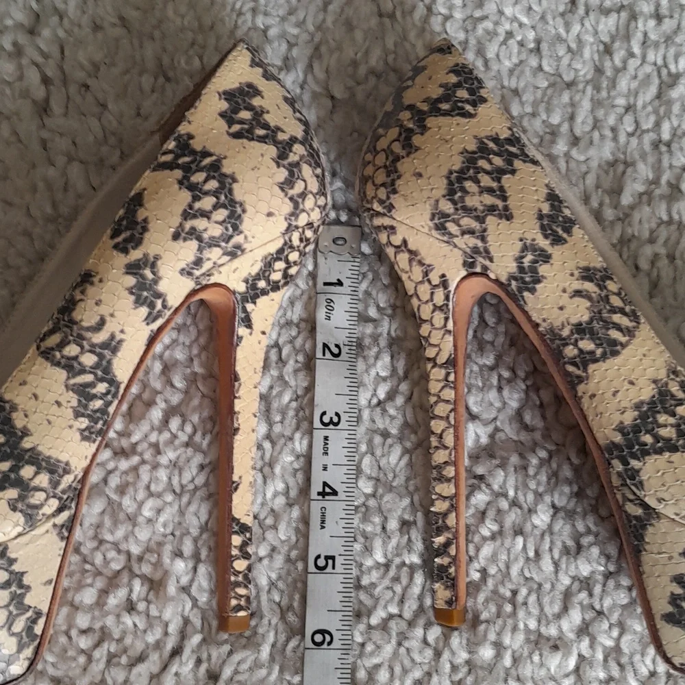 ALICE AND OLIVIA Larimore Leather Snake Skin Stiletto Platform Heels size 40